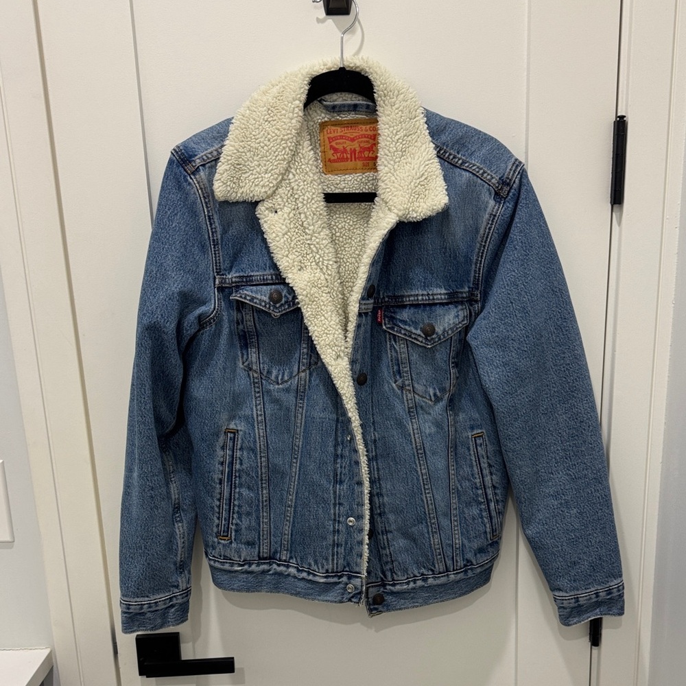 Levi's Classic Blue Denim Jacket with Sherpa Collar
